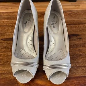 Grey Peep Toe Snake Skin Pumps— 9.5
